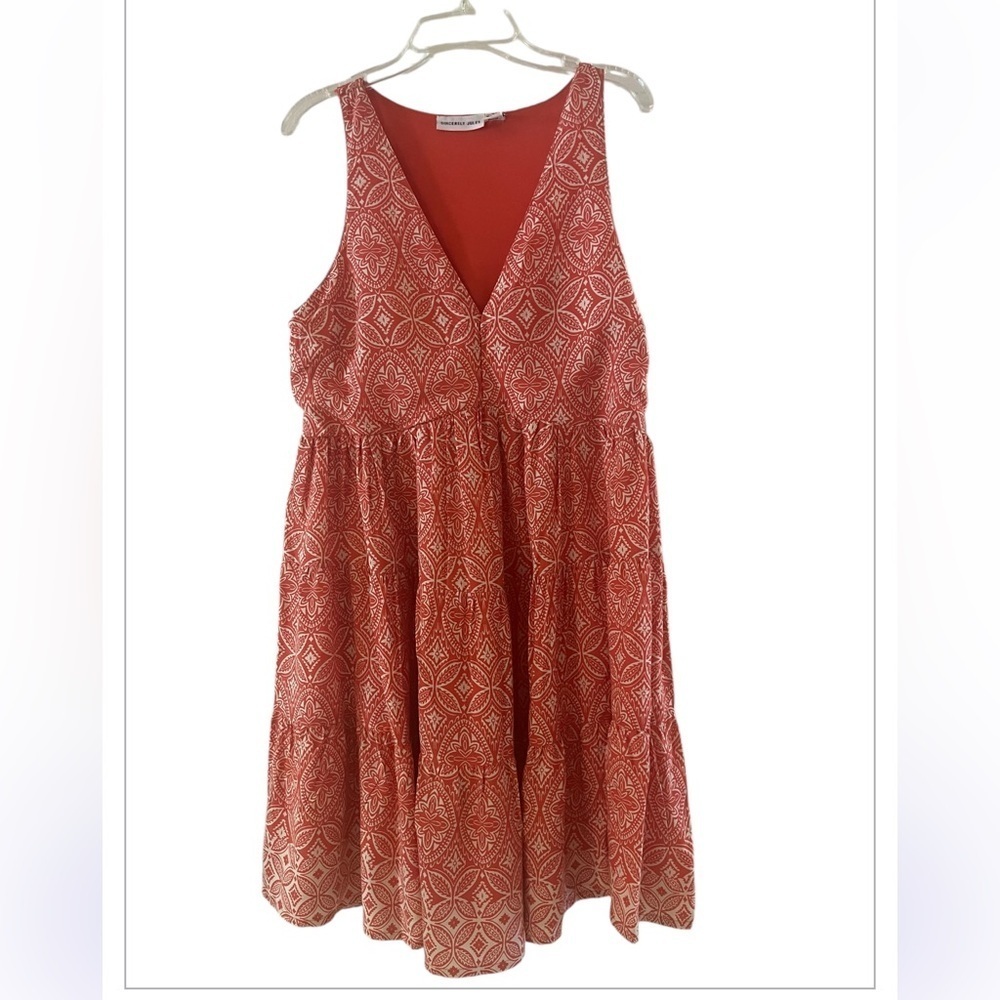 Sincerely Jules Coral color dress with white print- NWT size medium